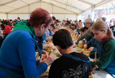 El Vendrell celebra 40 anys de Xatonada Popular amb 3.000 degustacions i el relleu generacional assegurat. ACN